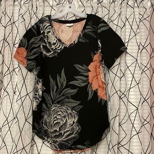 Lularoe L Iris Top